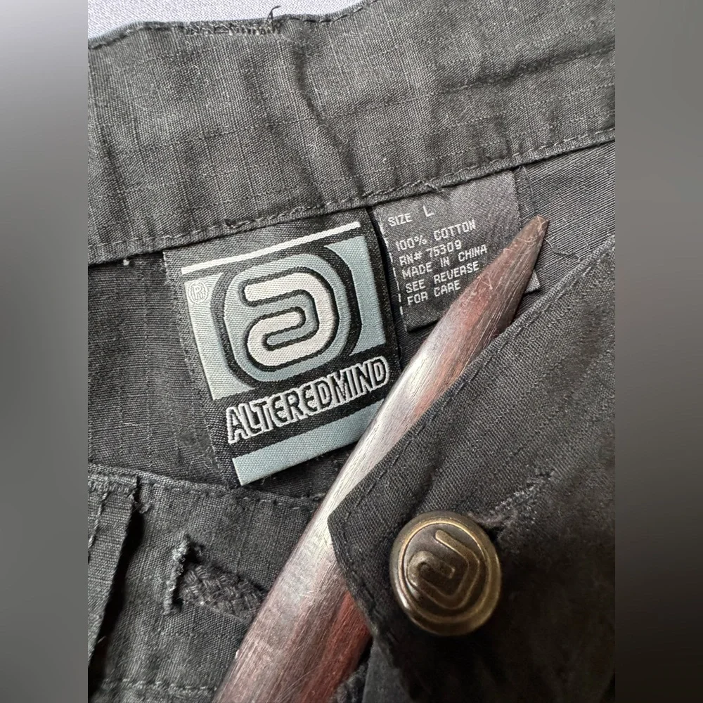 Alteredmind Cargo Baggy Shorts Size Large Black #840 - Picture 2 of 7